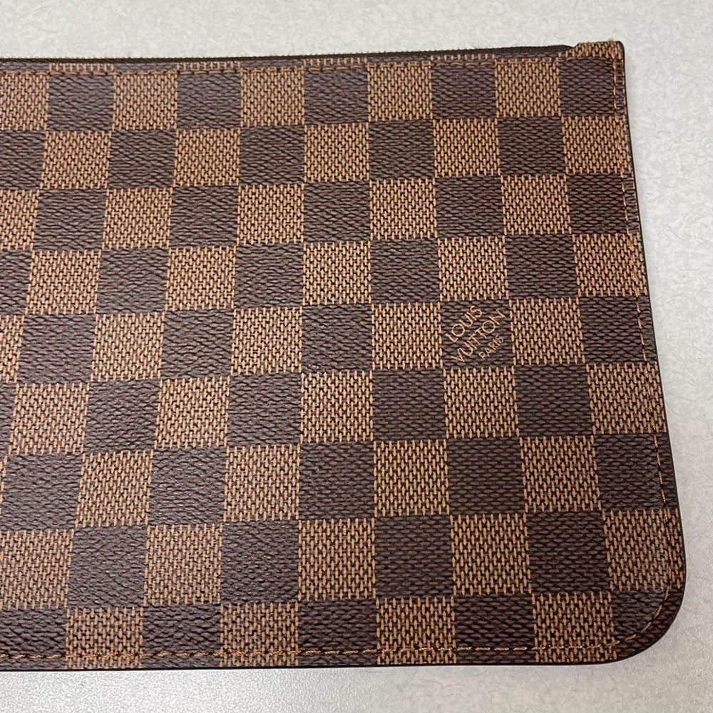 SOLD❌Authentic Neverfull DE MM/GM Pouch in Red Interior - Picture 5 of 16